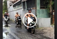 Video-Viral-Rombongan-Bule-Naik-Motor